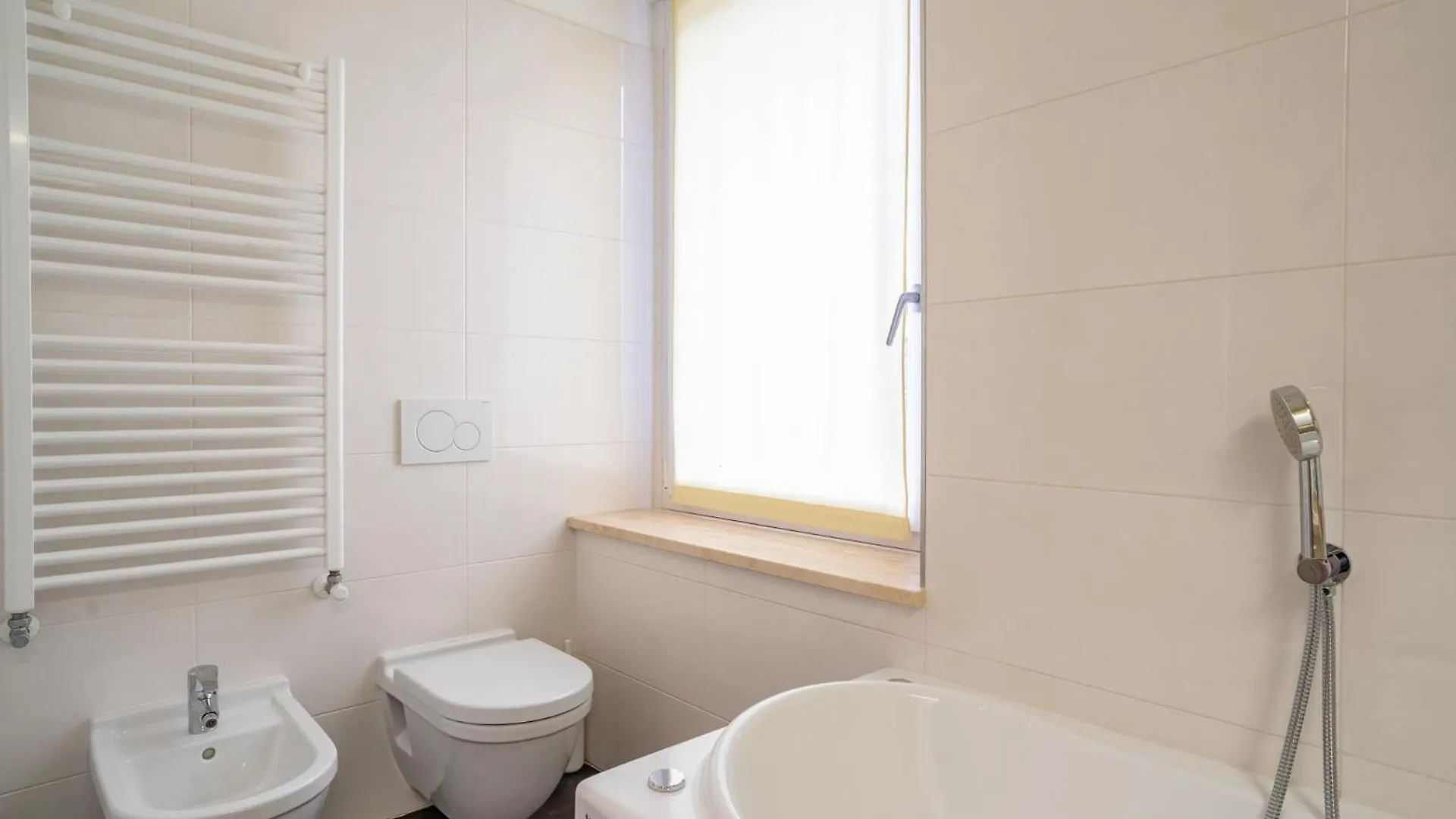 Authentic Yet Modern Retreat In Lecco Center Apartman