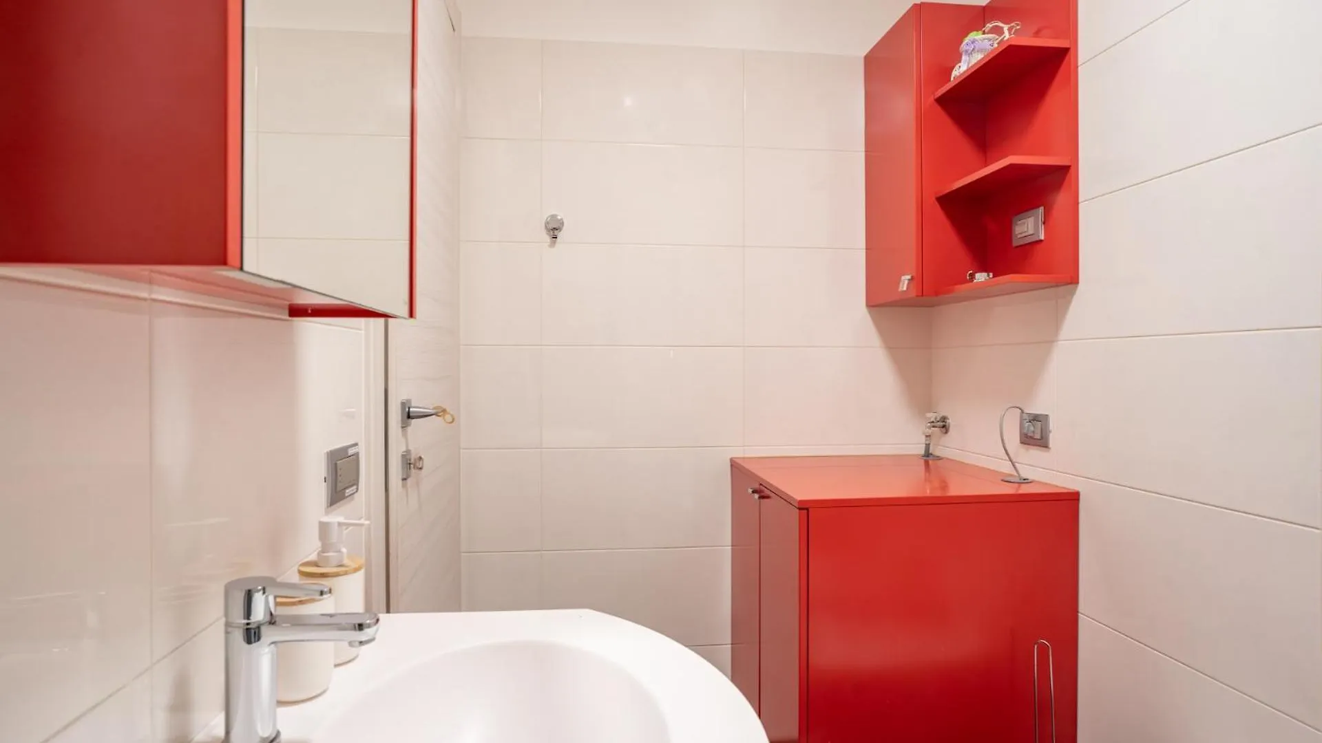 Authentic Yet Modern Retreat In Lecco Center Apartment 0*,