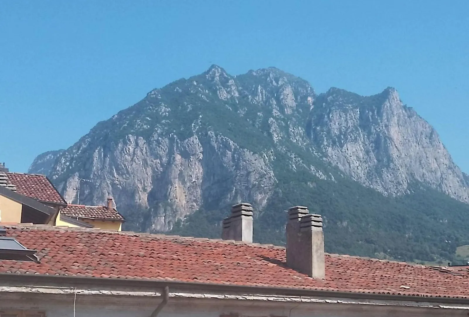 Authentic Yet Modern Retreat In Lecco Center Apartman